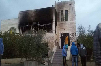 مستوطنون متطرفون يصعدون اعتداءاتهم على الفلسطينيين ومواجهات في الخليل