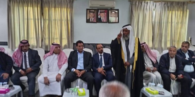 جانب من العطوة العشائرية التي استقبلتها جمعية رابطة أهالي كفرعانة بخصوص الحادث الذي تعرّض له الشاب ابن كفرعانة نور أنور إبراهيم قشطة